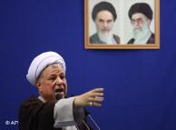 علی اکبر هاشمی رفسنجانی در حین ایراد خطبه‌ی نماز جمعه‌ی تهران (۲۶ تیرماه)